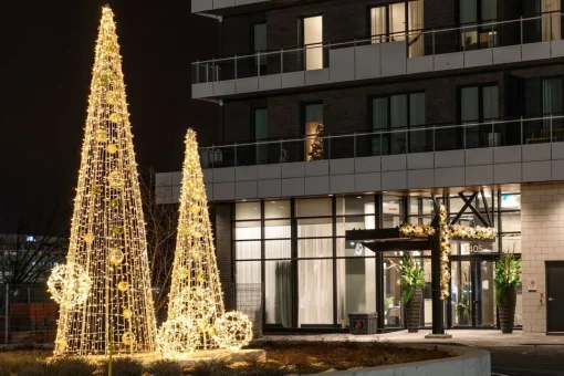 16′ Illuminated aluminium cone, 1800 lights