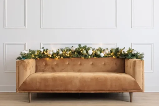 Pre-lit “Belgium deluxe" artificial Christmas garland