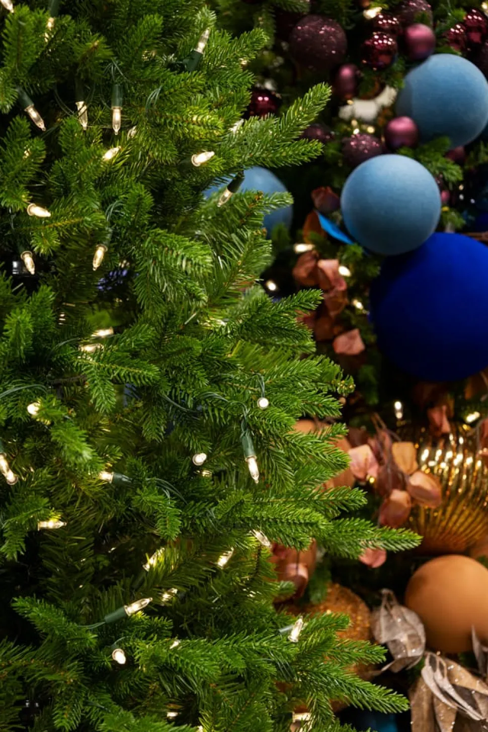 Pre-lit thin alps artificial Christmas tree, 7,5-12′