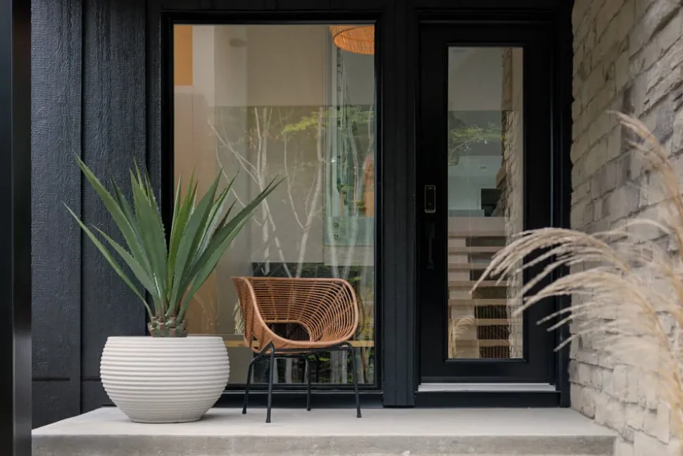 Round beige recycled polypropylene planter with grey terrazzo finish