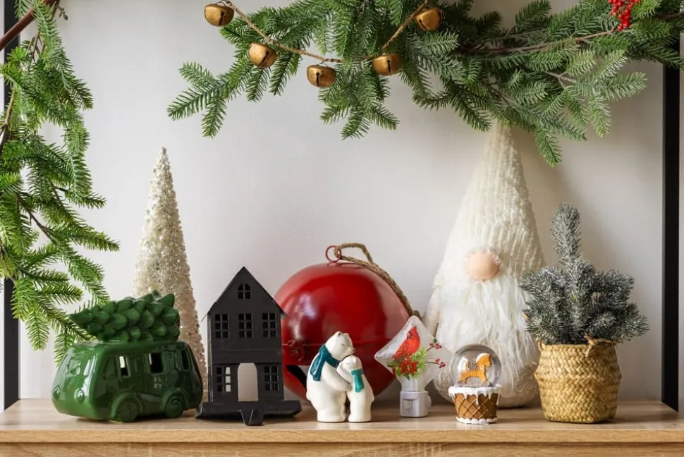 Small decorative Christmas tree in a basket, 9,5"