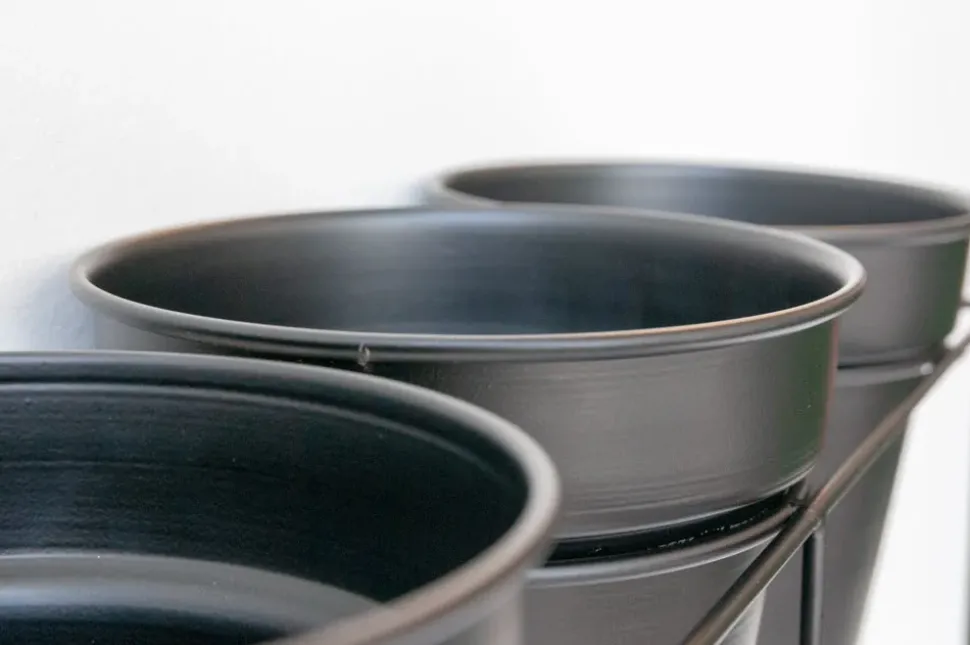 Support à pots de fleurs en métal noir