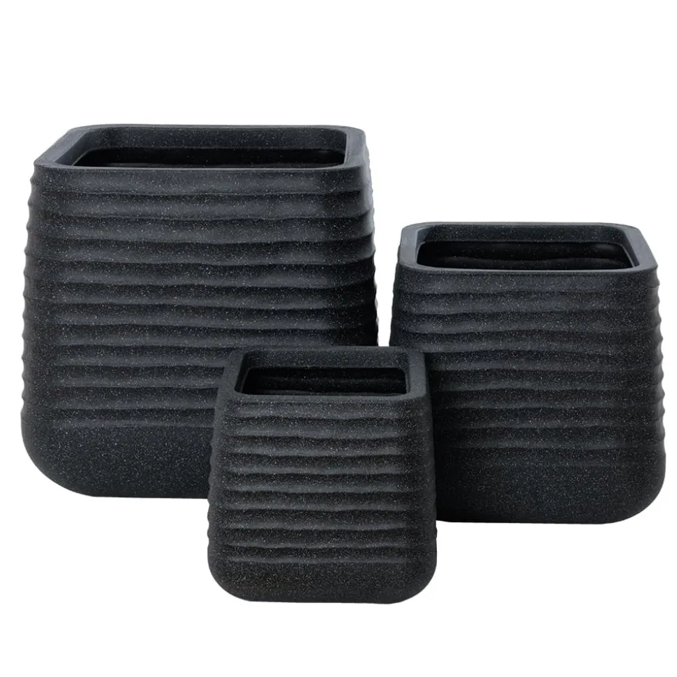 Textured black recycled polypropylene planter