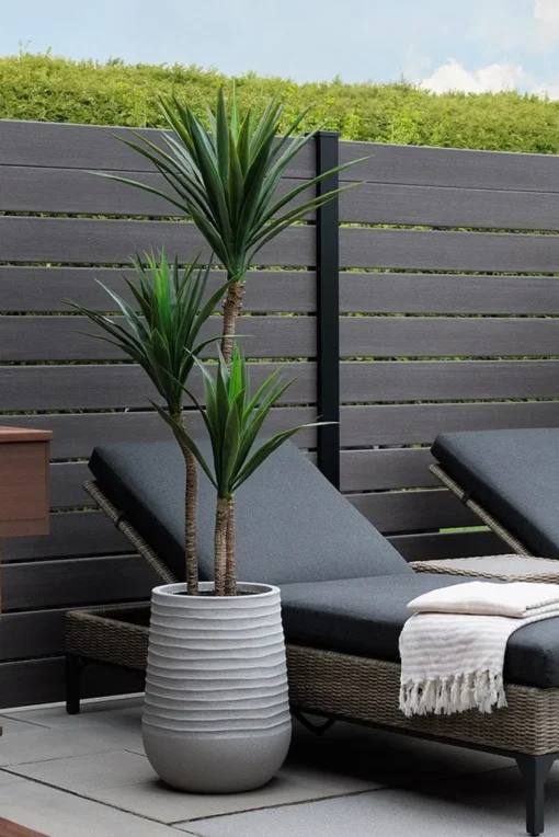Yucca artificiel extérieur en pot beige fini terrazzo gris, 68″